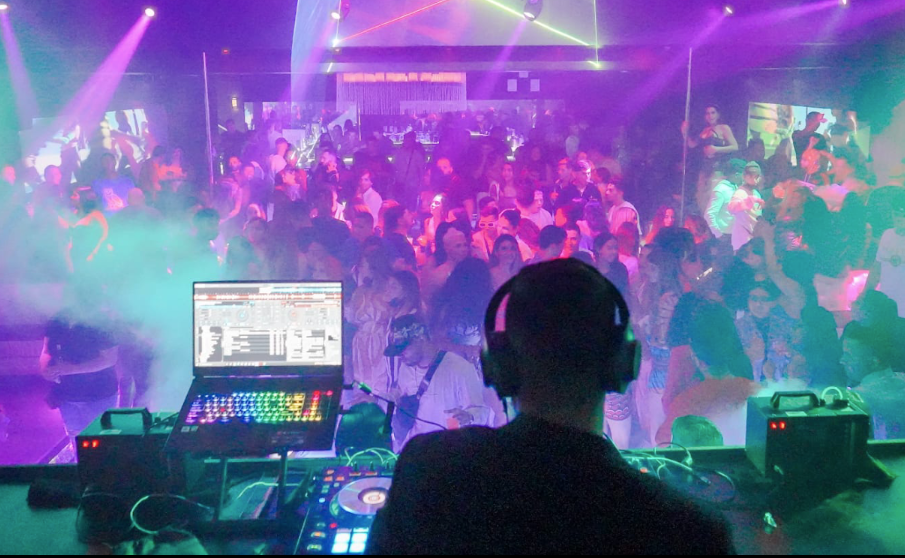 7Eight7 Club Party Crowd San Juan Escambron Beach