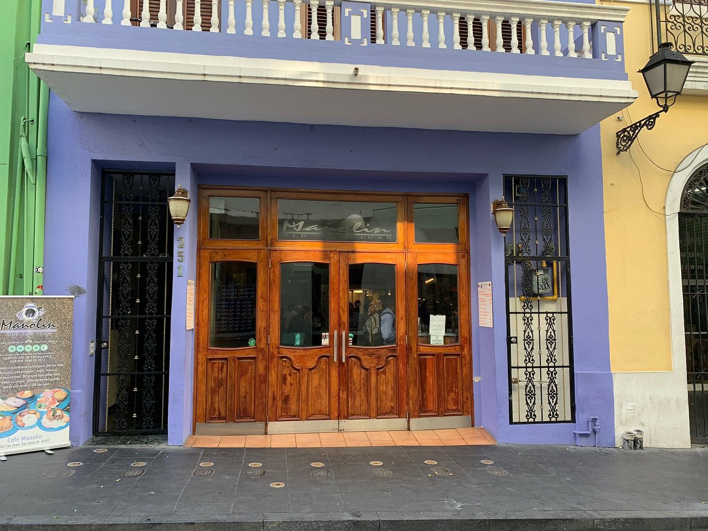 Cafe Manolin San Juan Port Exterior