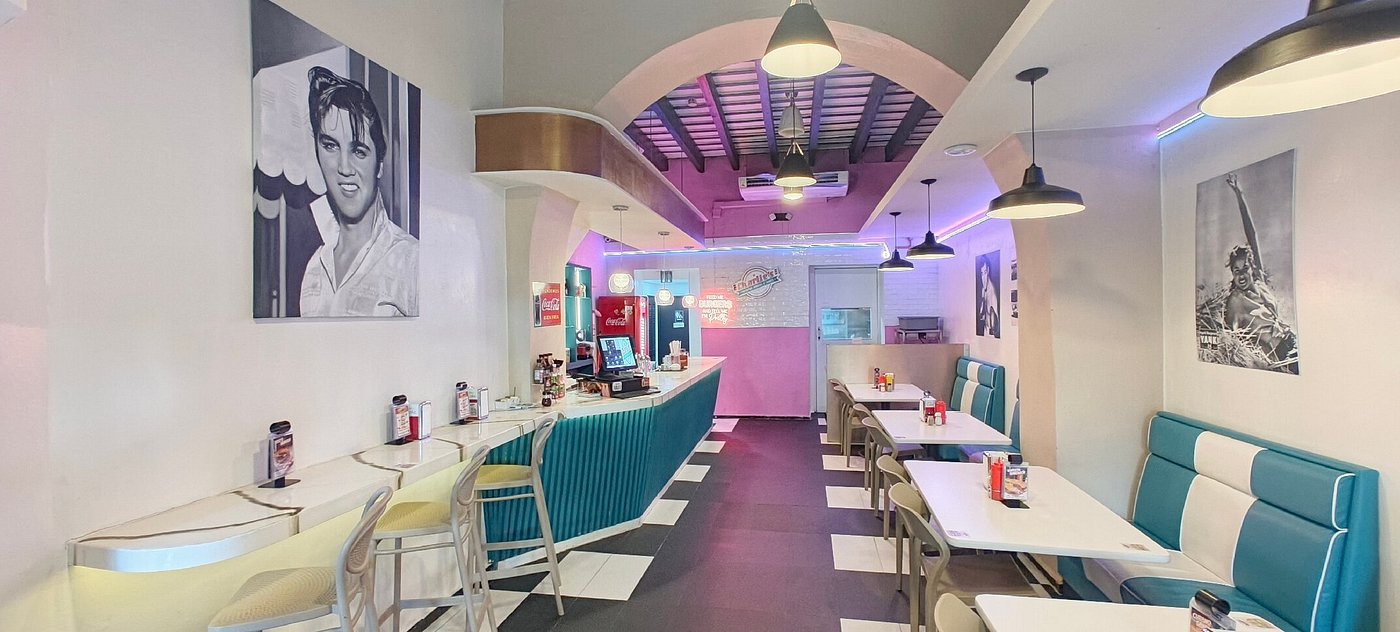 Charlies Breakfast Burgers And Shakes San Juan Port Interior