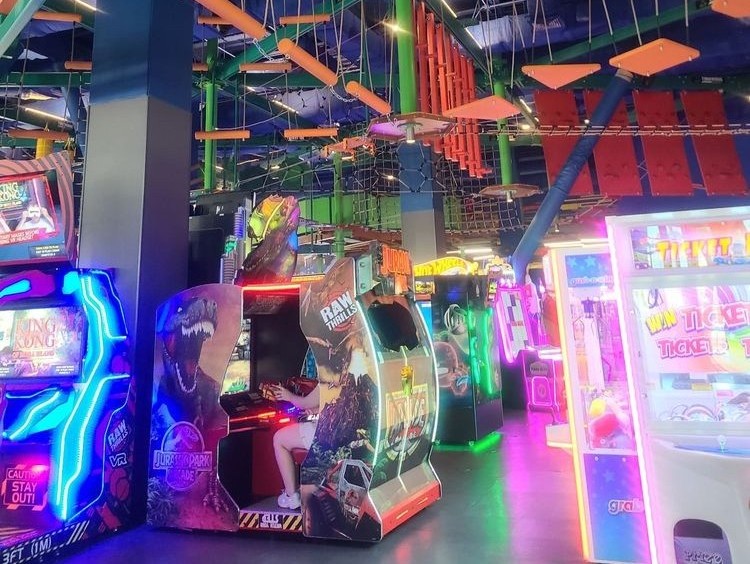 Distrito Tmobile Toroverde Arcade Entertainment San Juan Escambron Beach