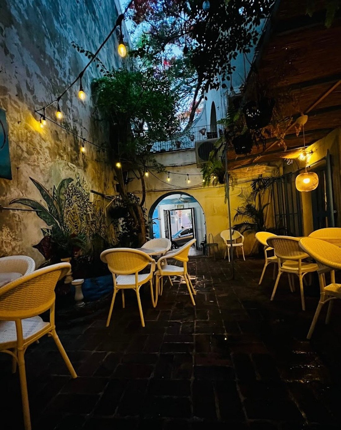 El Champi San Juan Port Inside Patio