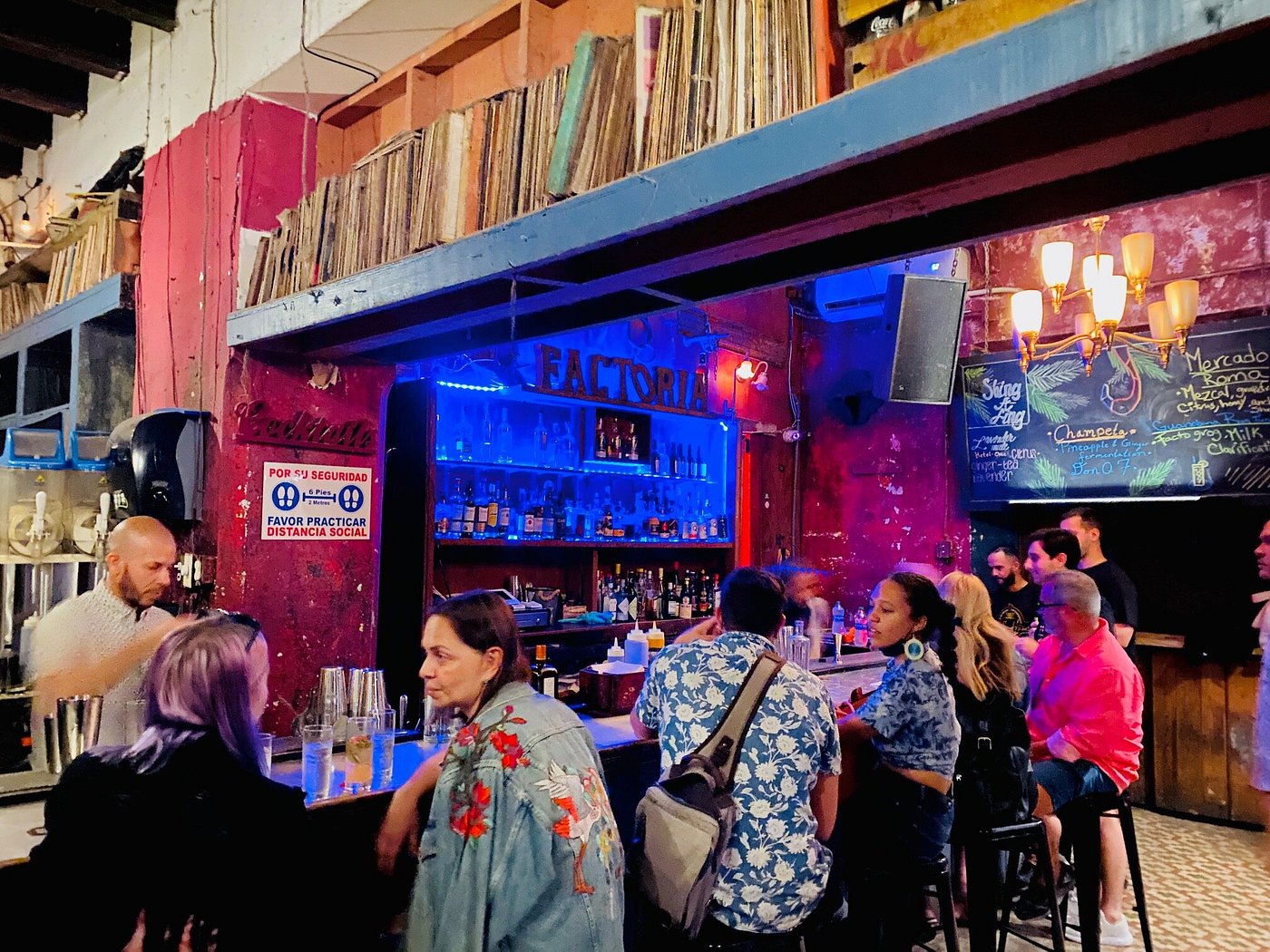 La Factoria Night Crowd Escambron Beach