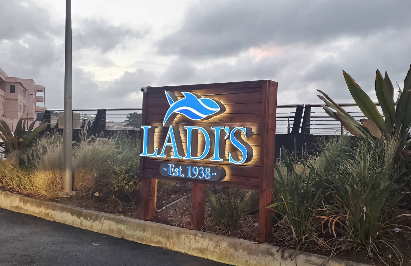 Ladis Restaurant San Juan Port Exterior