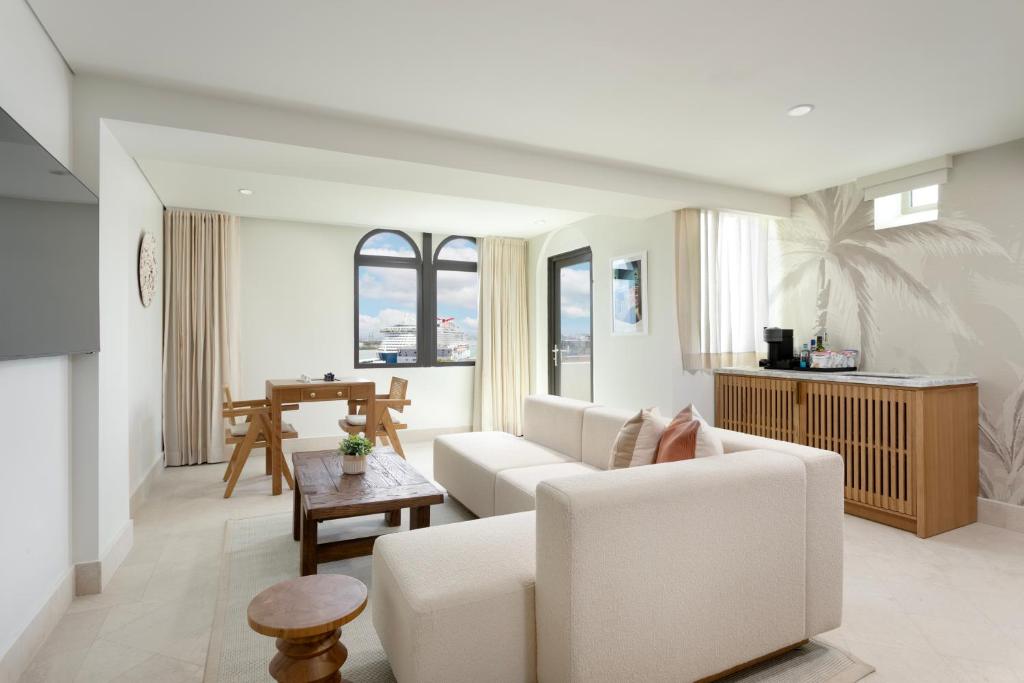 Alma San Juan Port Living Room