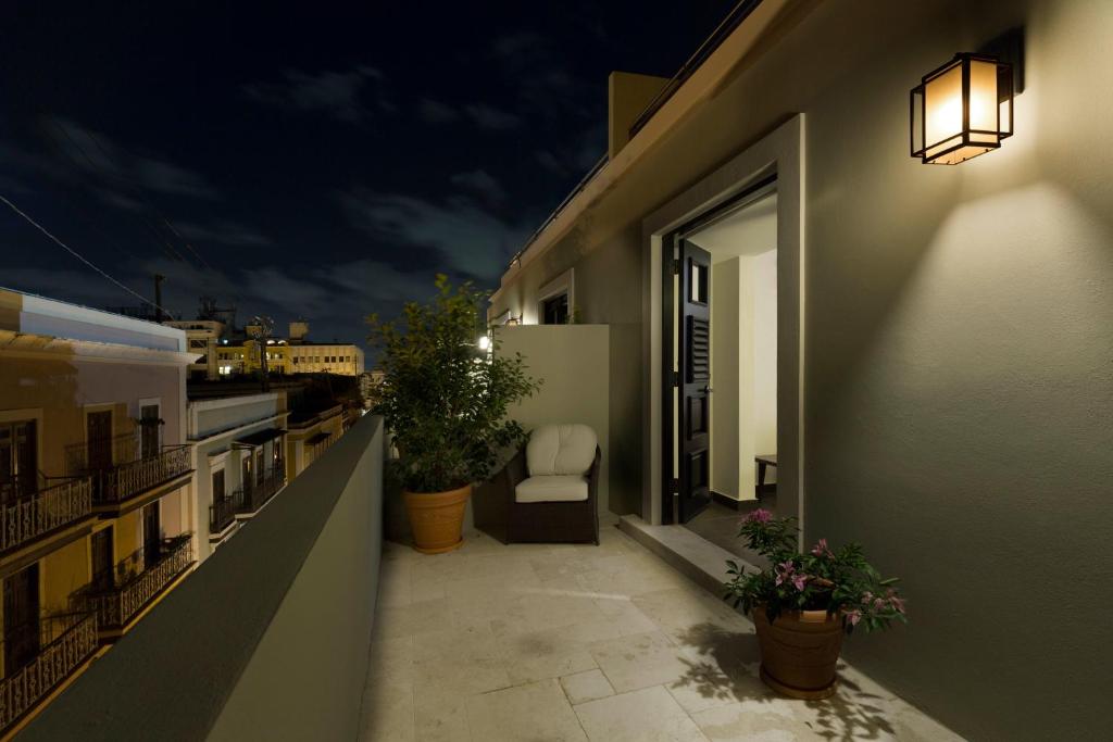 Decanter Hotel San Juan Port Balcony