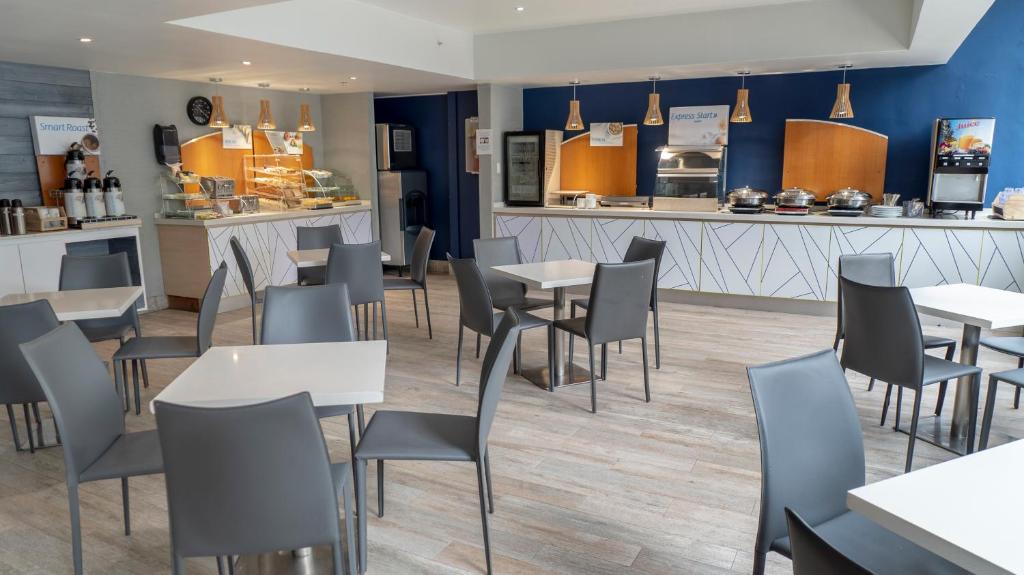 Holiday Inn Express Port Of San Juan Breakfast