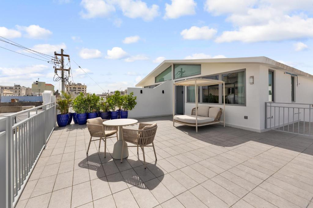 Hotel Milano San Juan Port Patio