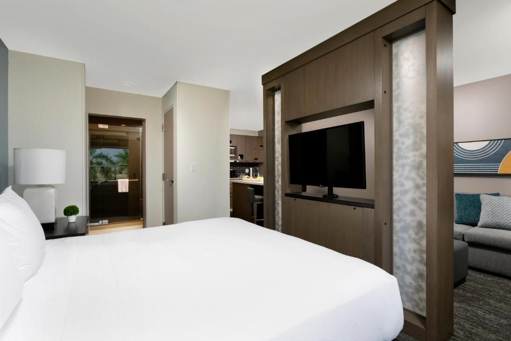 Hyatt House Port Of San Juan Master Bedroom