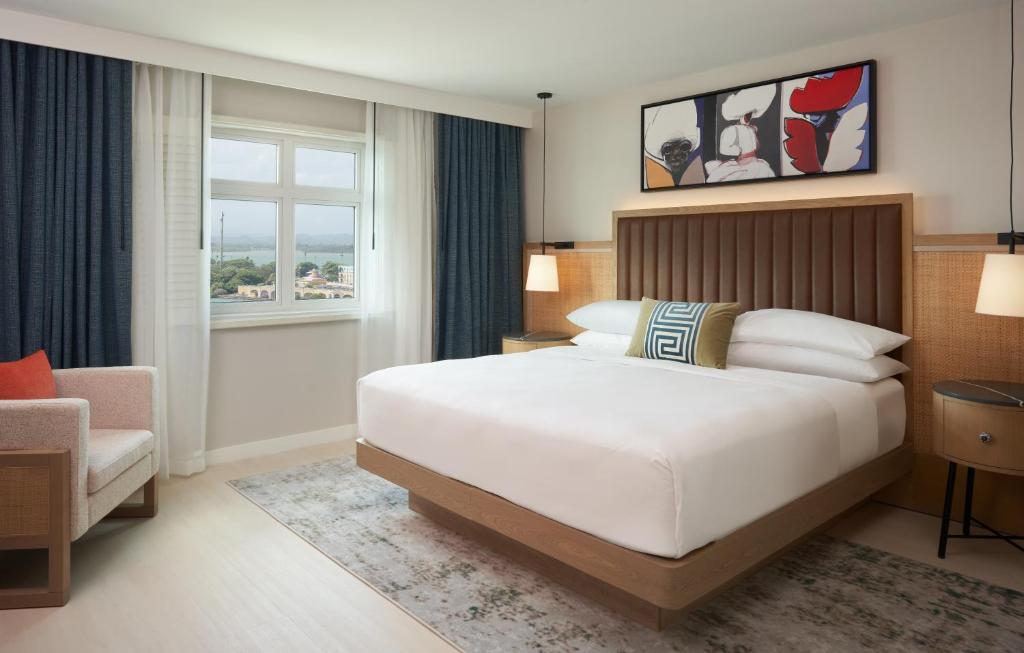 Port Of San Juan Hotel Rumbao King Bed