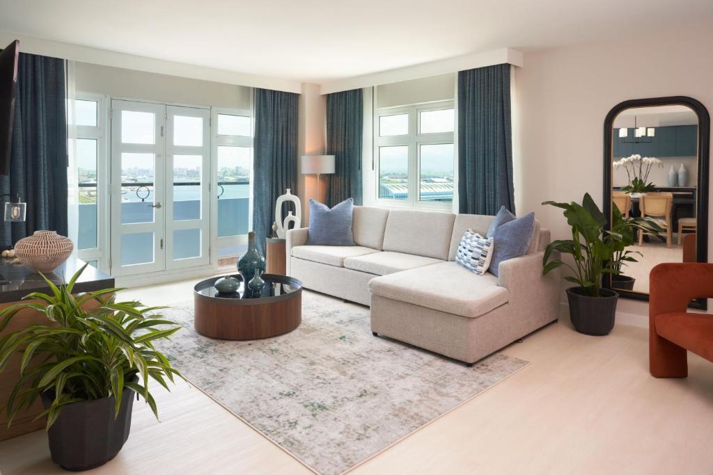 Port Of San Juan Hotel Rumbao Living Area